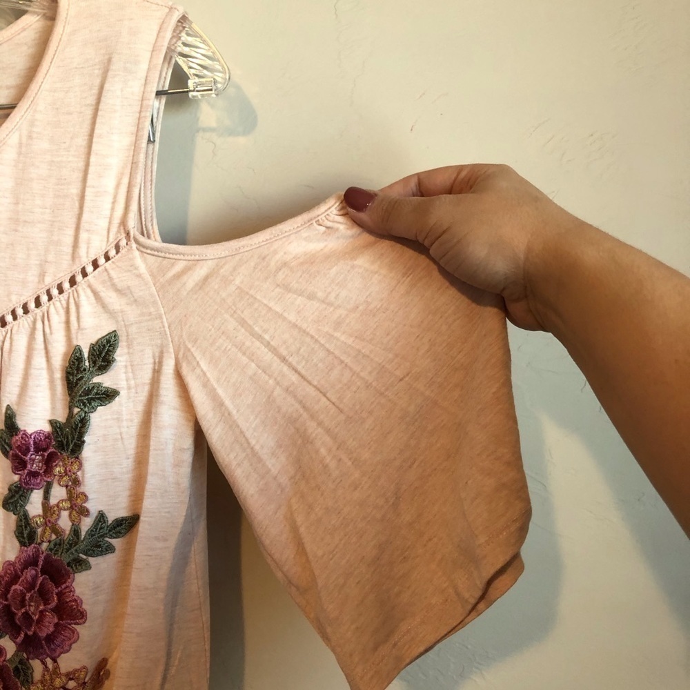 Lapis Peach Cold Shoulder Floral Embroidered Top - Picture 2 of 8